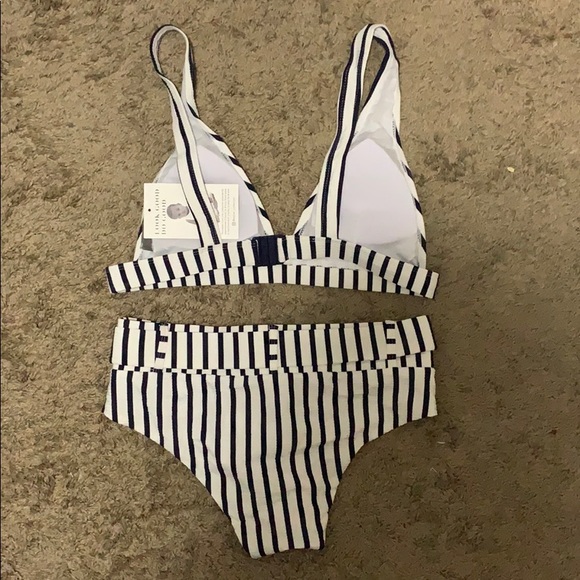 Bathing suit - Picture 2 of 3